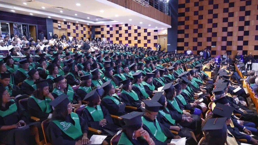 Iglobal gradúa a 241 nuevos profesionales y les pide no delegar en la IA sus decisiones Iglobal gradúa a 241 nuevos profesionales y les pide no delegar en la IA sus decisiones