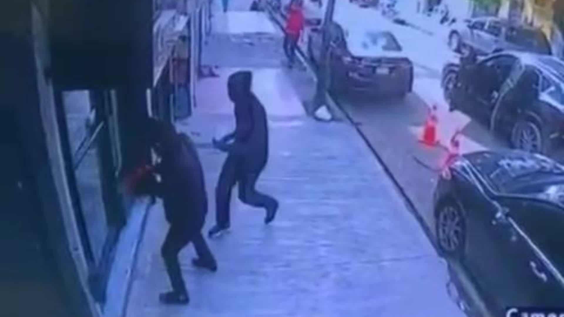 Villa Juana: a tiros reciben delincuentes trataron de atracar joyería - Diario Libre