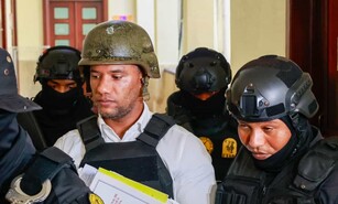 Juez env&iacute;a a juicio de fondo y var&iacute;a coerci&oacute;n a exfiscal acusado de recibir soborno en caso Senasa