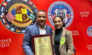 Vidal Cede&ntilde;o recibe reconocimiento de la sociedad hispana del Departamento de Polic&iacute;a de Nueva York