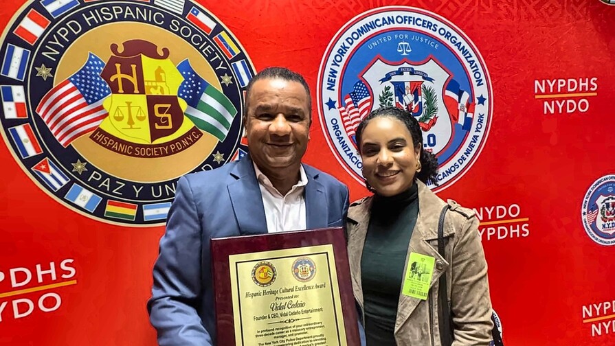 Vidal Cedeño recibe reconocimiento de la sociedad hispana del Departamento de Policía de Nueva York