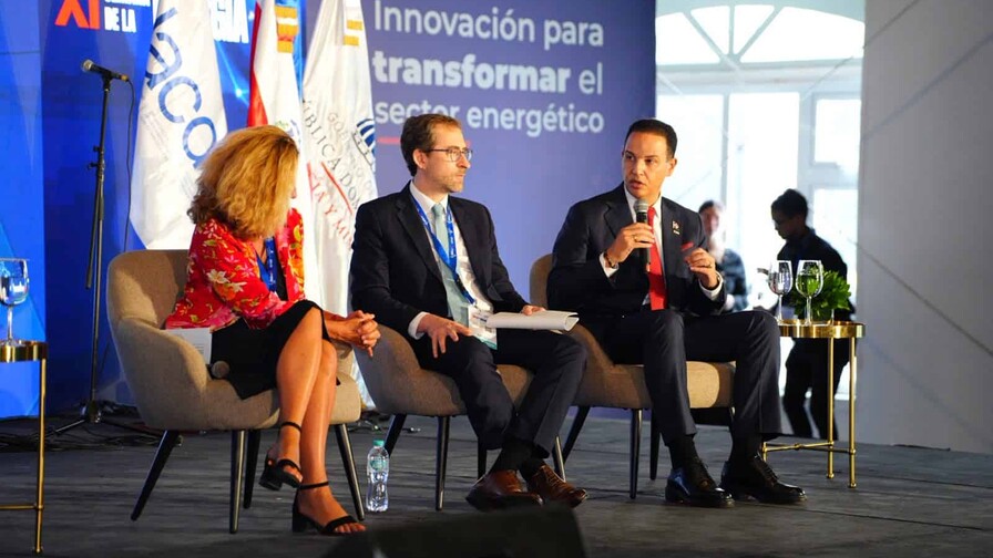 Vicepresidente de la ETED destaca esfuerzos en modernizar las redes de transmisión eléctrica Vicepresidente de la ETED destaca esfuerzos en modernizar las redes de transmisión eléctrica