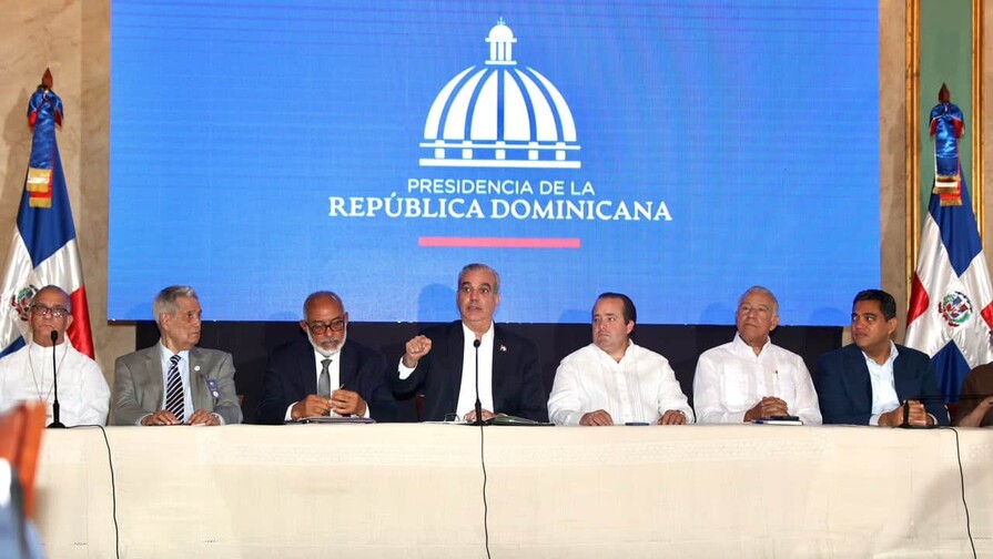 Abinader destaca el impacto de los fondos recuperados de la corrupci&oacute;n en obras deportivas