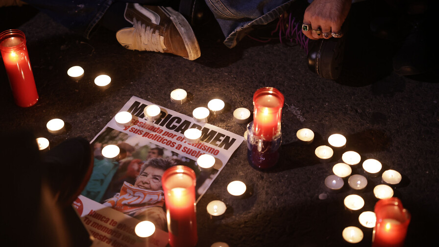 Indignación por la muerte de Maricarmen en la madrugada más triste de acampada en Madrid Indignación por la muerte de Maricarmen en la madrugada más triste de acampada en Madrid