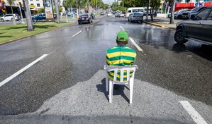 Malos olores y aguas servidas toman tramo de la avenida Jim&eacute;nez Moya