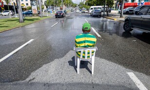 Malos olores y aguas servidas toman tramo de la avenida Jim&eacute;nez Moya