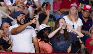 Manifestantes interrumpen a Trump dos veces durante un mitin en Texas