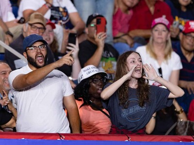 Manifestantes interrumpen a Trump durante un mitin en Texas