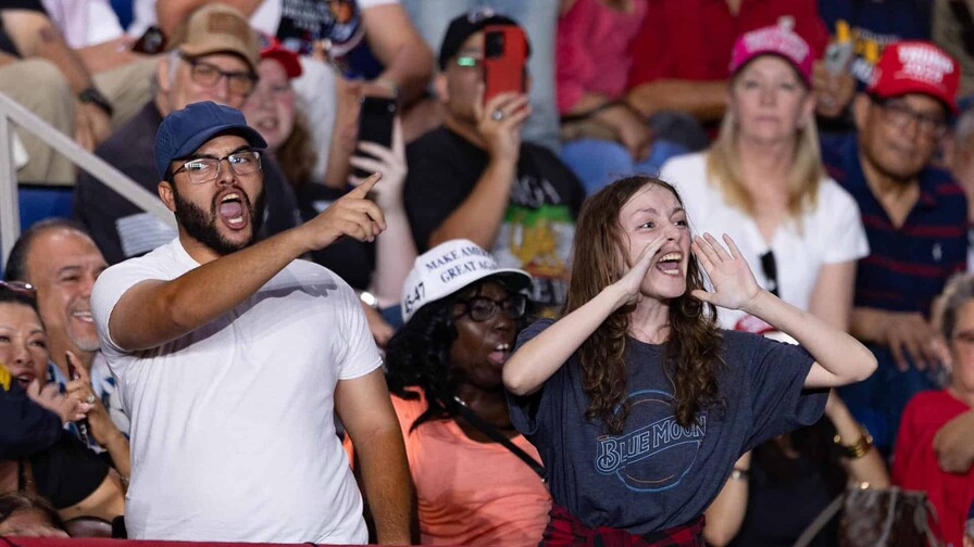 Manifestantes interrumpen a Trump dos veces durante un mitin en Texas