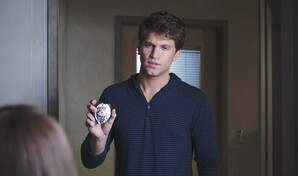 Golpean y asaltan en plena calle al actor Keegan Allen, conocido por Pretty Little Liars