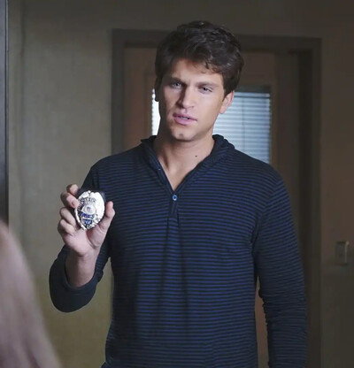 Golpean y asaltan en plena calle al actor Keegan Allen, conocido por Pretty Little Liars