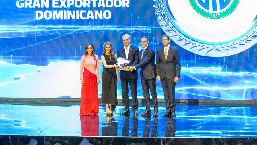 Adoexpo premia la trayectoria de Grupo SID con el galardón Gran Exportador Dominicano Adoexpo premia la trayectoria de Grupo SID con el galardón Gran Exportador Dominicano
