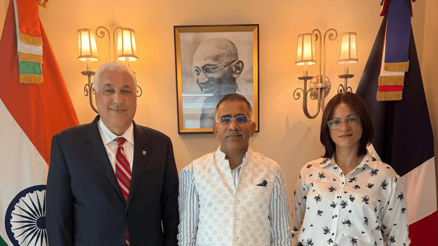 Erick Pérez Vega, rector de Unapec, recibe el Lifetime Achievement Award en India Erick Pérez Vega, rector de Unapec, recibe el Lifetime Achievement Award en India