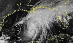 El hurac&aacute;n Isa&iacute;as genera fuertes lluvias y viento mientras se acerca a EE. UU.