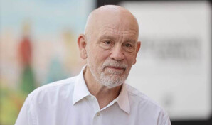 John Malkovich destaca la belleza y el misticismo de Isla de Pascua en su nueva pel&iacute;cula