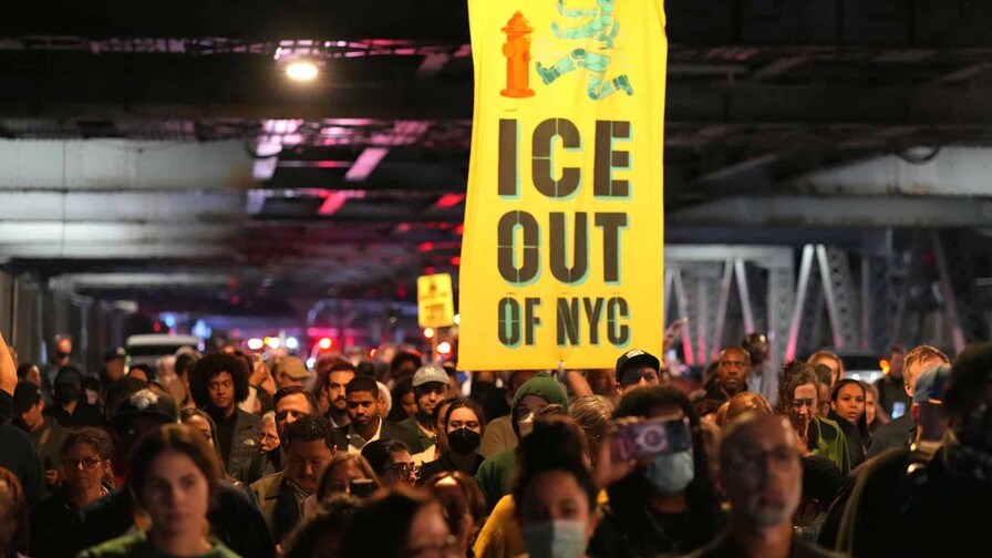 Protestan contra ICE en Nueva York en la zona donde un dominicano fue herido de bala Protestan contra ICE en Nueva York en la zona donde un dominicano fue herido de bala