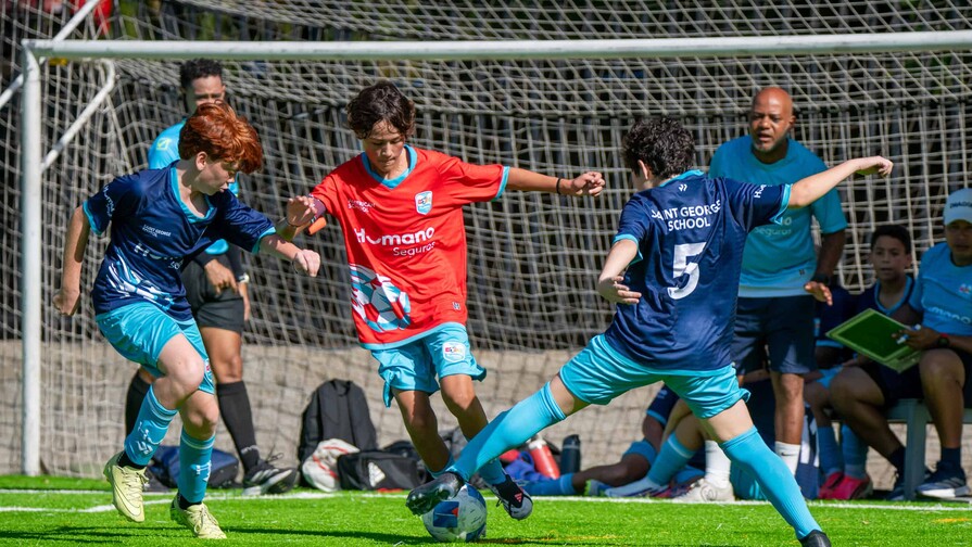 American School y St. Michael&acute;s triunfan en la apertura de la Copa de F&uacute;tbol Humano Seguros