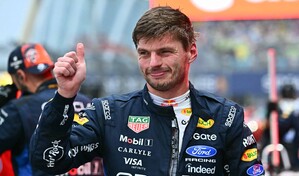 Tormenta perfecta para Verstappen en Singapur con victoria en esprint y pole