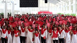 Intec grad&uacute;a a 945 nuevos profesionales; el 63 % son mujeres