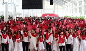 Intec grad&uacute;a a 945 nuevos profesionales; el 63 % son mujeres
