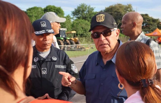 Presidente de Panam&aacute; visita zonas afectadas por terremoto de magnitud 7.7 y pide mantener la calma