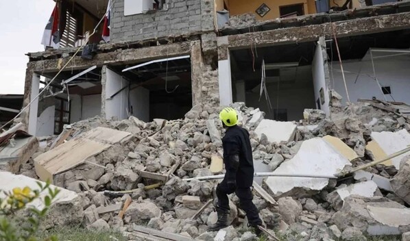 Paname&ntilde;os afectados por el terremoto temen regresar a sus casas por da&ntilde;os y r&eacute;plicas