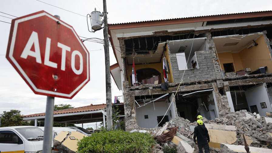 Más de 100 réplicas tras el fuerte sismo de 7.7 que sacudió Panamá Más de 100 réplicas tras el fuerte sismo de 7.7 que sacudió Panamá