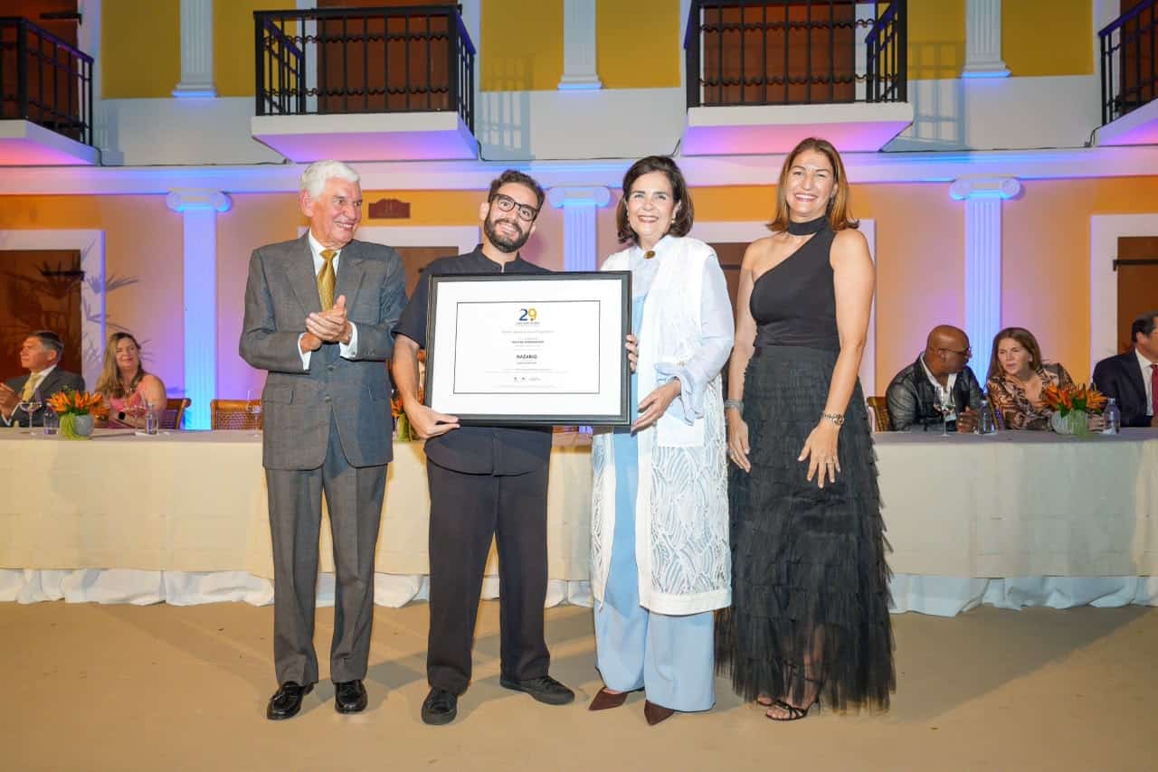 Nazario fue premiado con la Residencia Mar&iacute;a Rosa Le&oacute;n en Delfina Foundation en Londres por su obra, Serie Artefacto 1892, auspiciada por la familia Aguayo Salad&iacute;n.