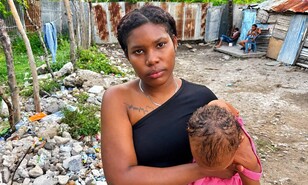 Ni&ntilde;a de diez meses queda hu&eacute;rfana tras crimen que familiares atribuyen a una emboscada en Cabral