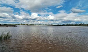 Desborde del r&iacute;o Uruguay por fen&oacute;meno de El Ni&ntilde;o obliga a evacuaciones en Argentina