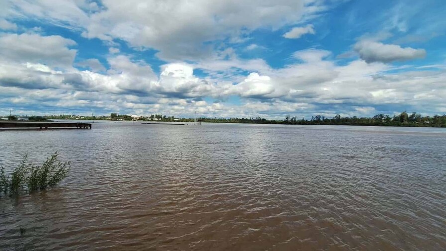 Desborde del r&iacute;o Uruguay por fen&oacute;meno de El Ni&ntilde;o obliga a evacuaciones en Argentina