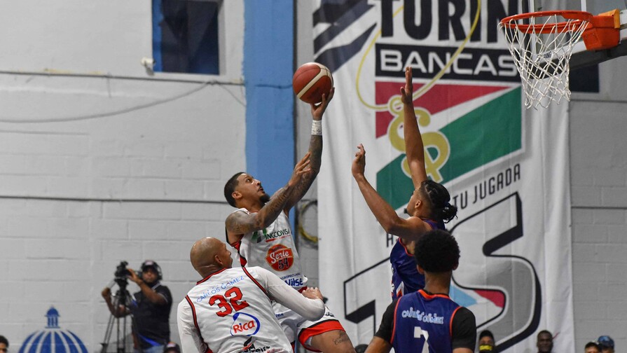 El Don Bosco conserva invicto y lidera b&aacute;squet de Moca
