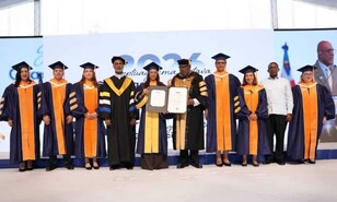 La UAPA grad&uacute;a a 1,632 profesionales y otorga doctorado honoris causa a Jes&uacute;s Castro Marte