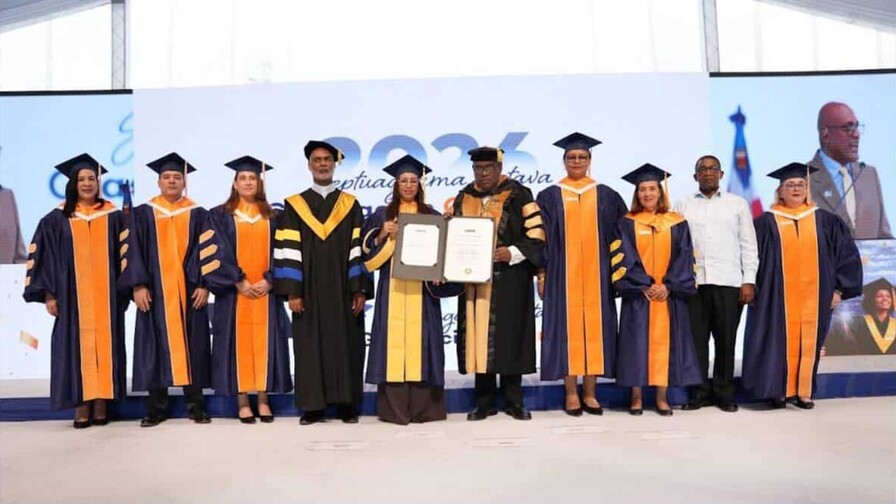 La UAPA gradúa a 1,632 profesionales y otorga doctorado honoris causa a Jesús Castro Marte La UAPA gradúa a 1,632 profesionales y otorga doctorado honoris causa a Jesús Castro Marte