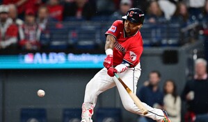 Jos&eacute; Ram&iacute;rez conecta cuadrangular de dos carreras y los Guardianes pasan a la serie de campeonato