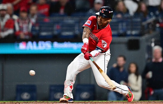 Jos&eacute; Ram&iacute;rez conecta cuadrangular de dos carreras y los Guardianes pasan a la serie de campeonato