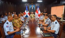 Ministro de Defensa revisa planes de seguridad con altos mandos militares