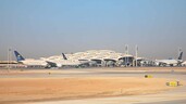 Hut&iacute;es dicen haber atacado de nuevo aeropuerto Rey Khaled de Riad con un misil bal&iacute;stico