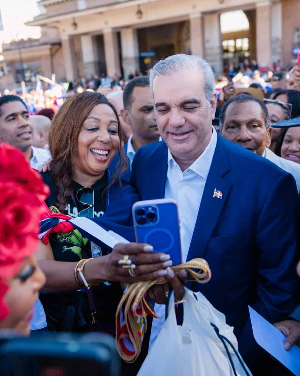 El presidente Abinader expresó su satisfacción por compartir con los dominicanos residentes en Roma.