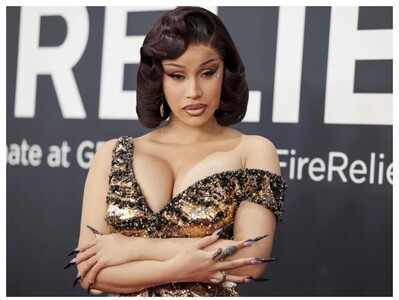 Cardi B se vuelve viral limpiando la casa de su familia en RD