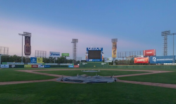 El Estadio Quisqueya est&aacute; listo para acoger la pelota invernal dominicana