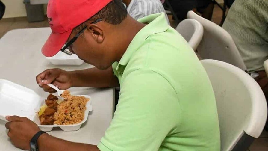 Abinader afirma en Roma que Gobierno distribuye más de 183,000 raciones de comida gratuitas al día Abinader afirma en Roma que Gobierno distribuye más de 183,000 raciones de comida gratuitas al día