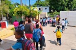 Hombre armado irrumpe en escuela y amenaza con matar al director en Barahona Hombre armado irrumpe en escuela y amenaza con matar al director en Barahona