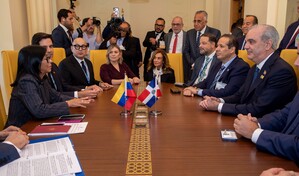 Abinader y Delcy Rodr&iacute;guez conversan en Roma en medio del acercamiento entre RD y Venezuela