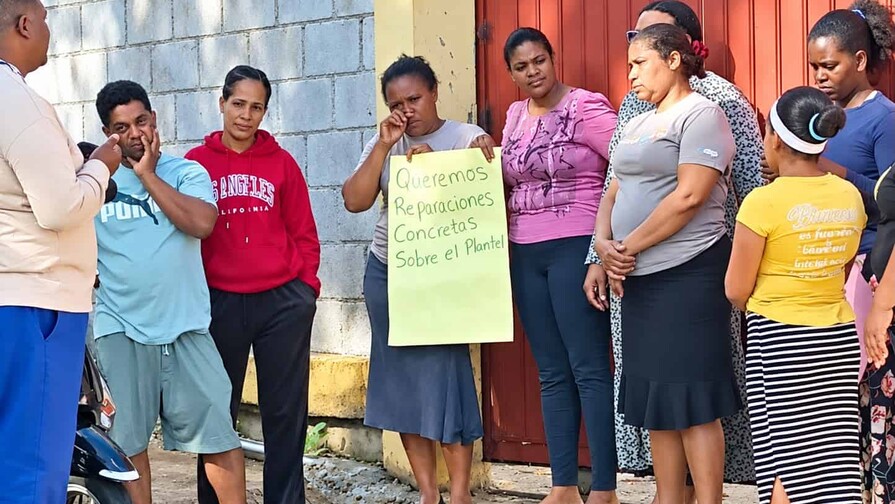 Tres años esperando reparación de escuela en La Guázara de Barahona; 250 alumnos quedan sin docencia Tres años esperando reparación de escuela en La Guázara de Barahona; 250 alumnos quedan sin docencia