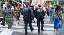 Arrestan a sargento de la Polic&iacute;a de Nueva York por enviar foto &iacute;ntima de una subordinada