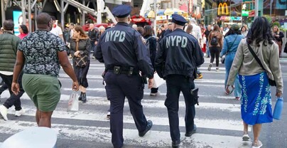 Arrestan a sargento de la Polic&iacute;a de Nueva York por enviar foto &iacute;ntima de una subordinada