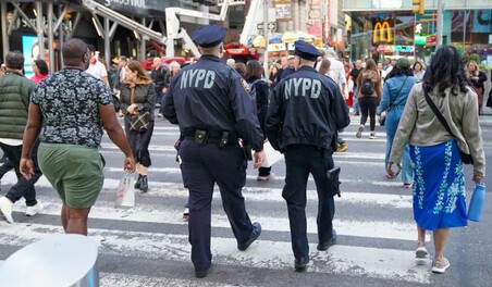 Arrestan a sargento de la Polic&iacute;a de Nueva York por enviar foto &iacute;ntima de una subordinada