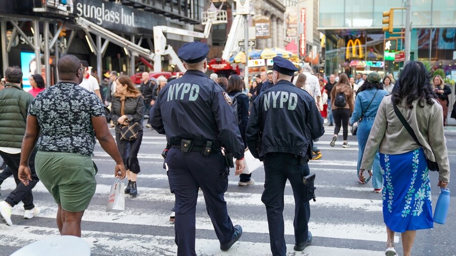 Mamdani ordena revisar el uso de la fuerza de la Policía de Nueva York en medio de presiones progresistas Mamdani ordena revisar el uso de la fuerza de la Policía de Nueva York en medio de presiones progresistas