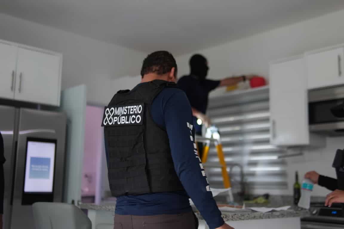 Durante las intervenciones, los agentes ocuparon dos vehículos y otras evidencias.